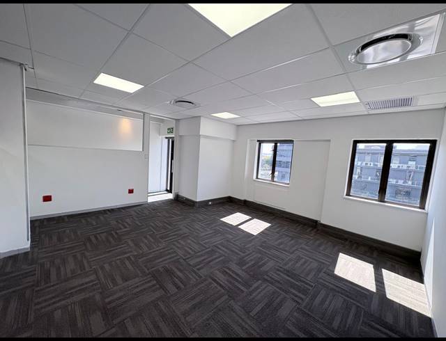 585M² OFFICE TO LET IN VORNA VALLEY